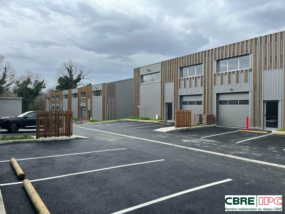 CBRE IPC Immobilier d'entreprise LOCATION Local d'activités PAU 7422FL3