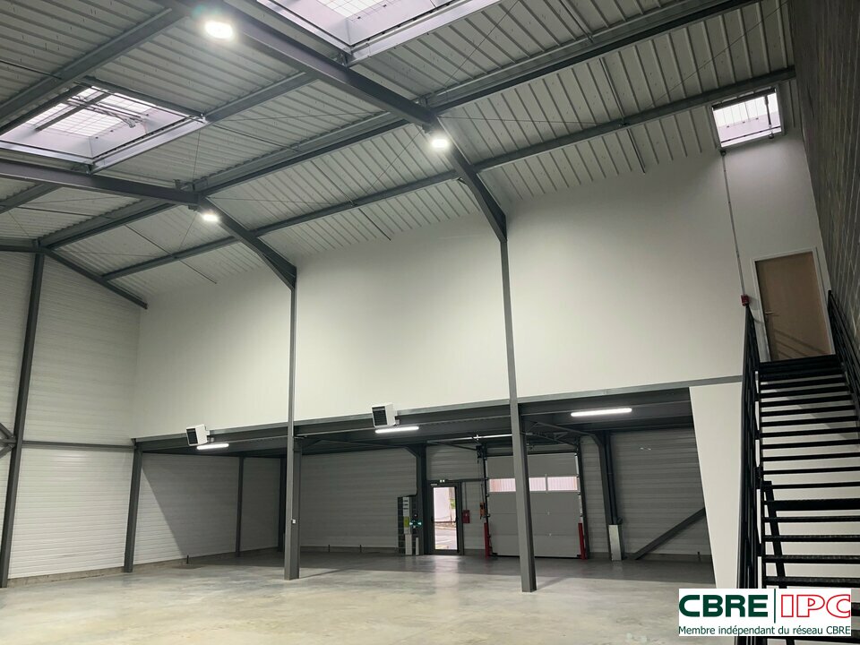 CBRE IPC Immobilier d'entreprise LOCATION Local d'activités PAU 7422FL3