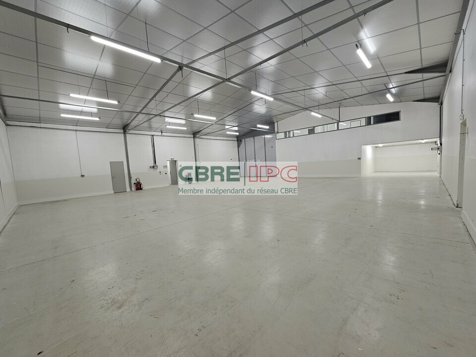 CBRE IPC Immobilier d'entreprise LOCATION Local d'activités LONS 7466FL