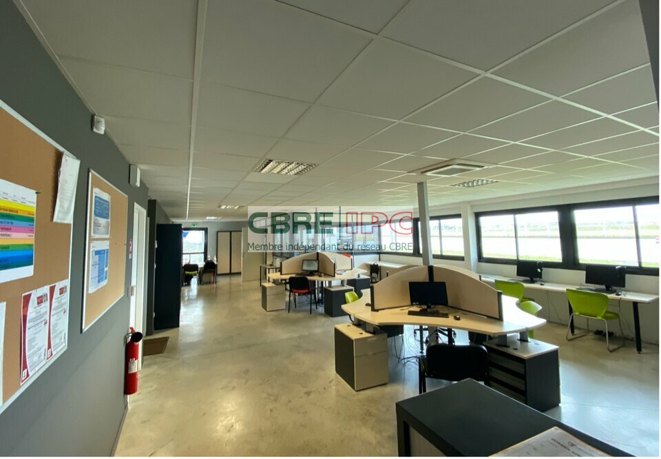 CBRE IPC Immobilier d'entreprise VENTE Local d'activités PAU 8267FL