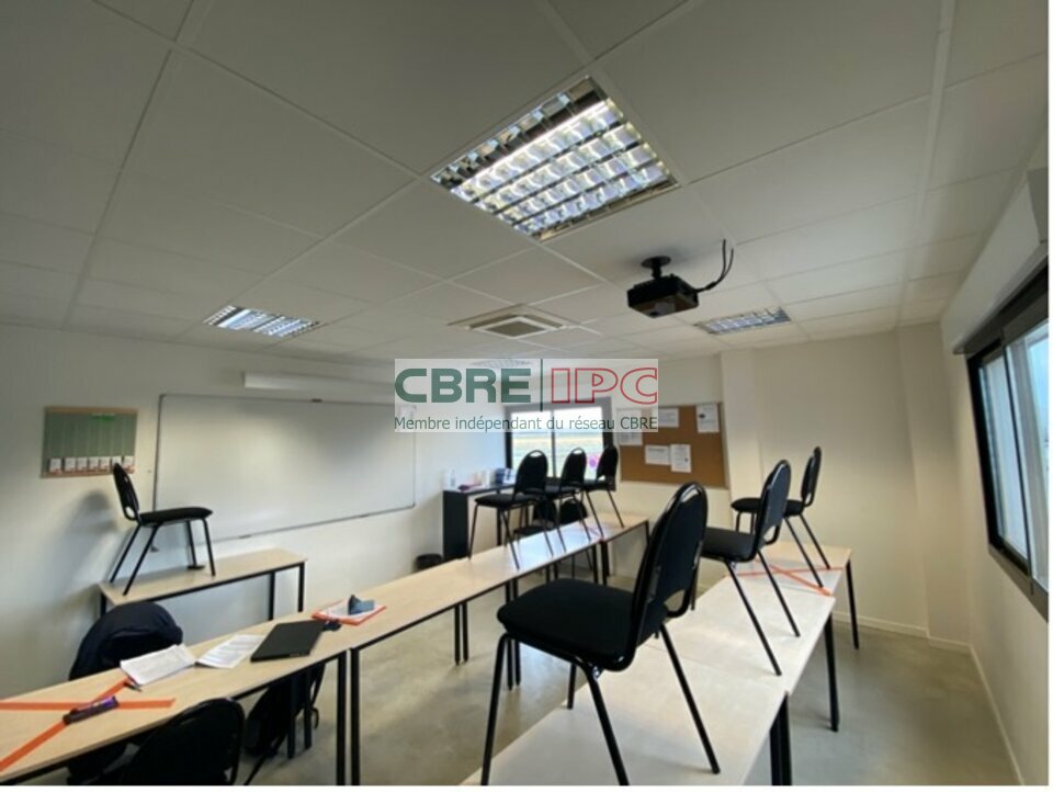 CBRE IPC Immobilier d'entreprise VENTE Local d'activités PAU 8267FL