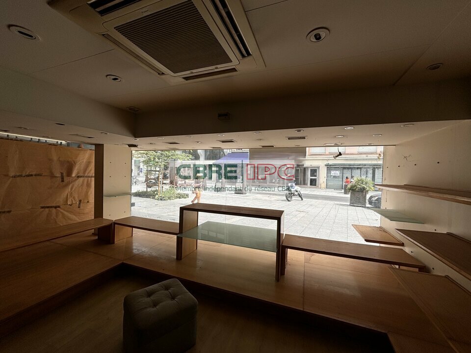 CBRE IPC Immobilier d'entreprise LOCATION Local commercial  PAU 7492FL/JF