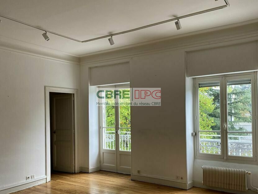 CBRE IPC Immobilier d'entreprise VENTE Bureau PAU 8213FL
