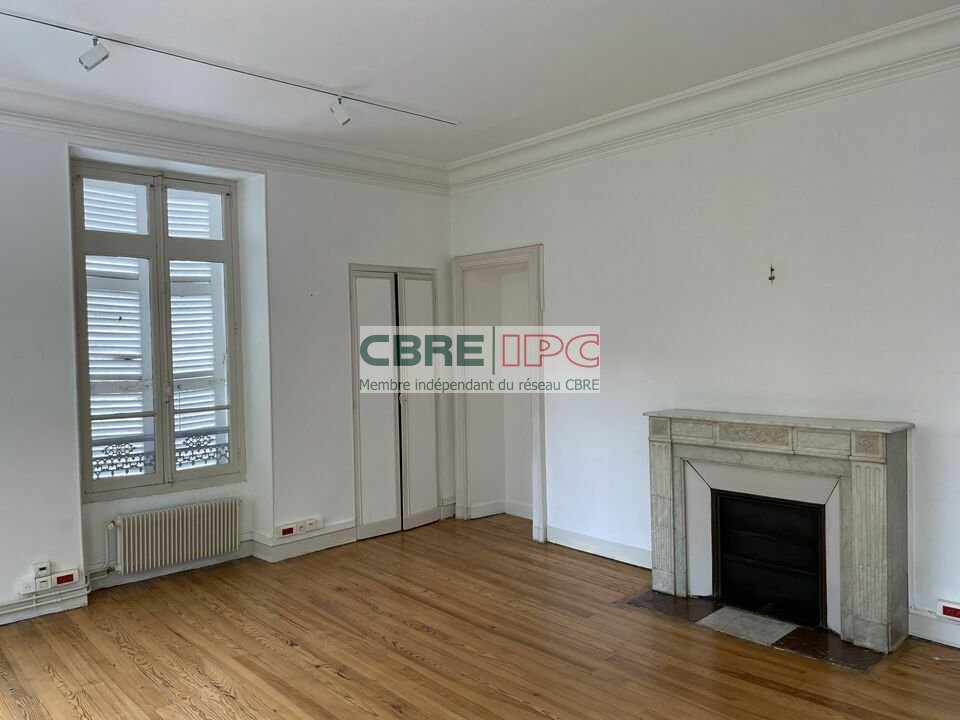 CBRE IPC Immobilier d'entreprise VENTE Bureau PAU 8213FL