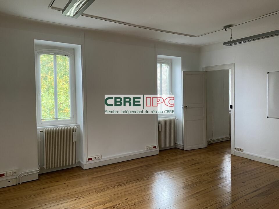 CBRE IPC Immobilier d'entreprise VENTE Bureau PAU 8213FL