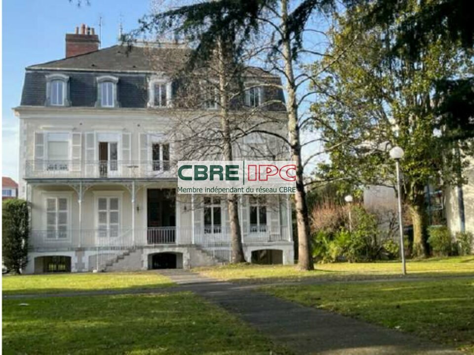 CBRE IPC Immobilier d'entreprise VENTE Bureau PAU 8213FL