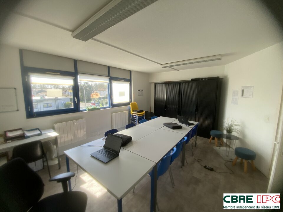 CBRE IPC Immobilier d'entreprise LOCATION Bureau DAX 8244YA