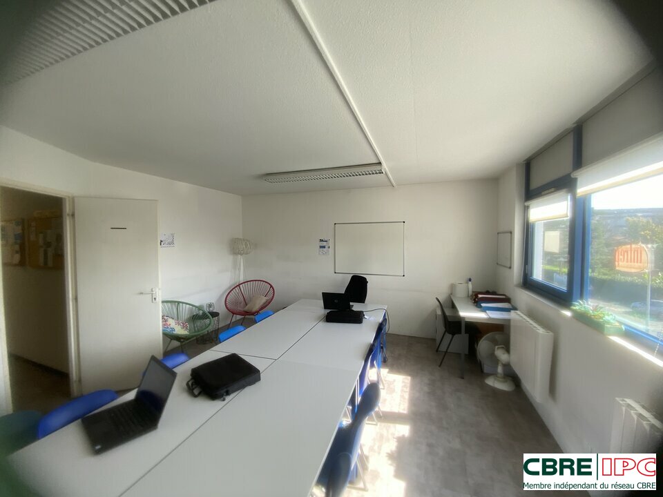 CBRE IPC Immobilier d'entreprise LOCATION Bureau DAX 8244YA