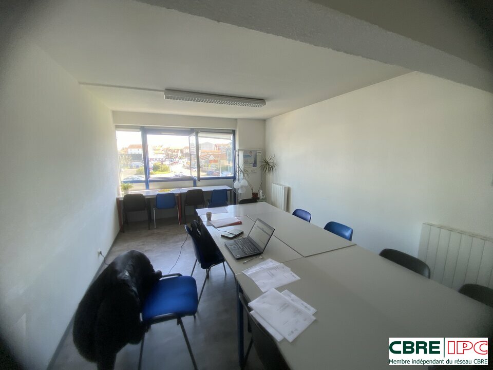 CBRE IPC Immobilier d'entreprise LOCATION Bureau DAX 8244YA