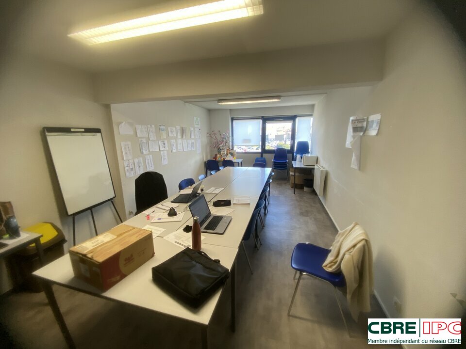 CBRE IPC Immobilier d'entreprise LOCATION Bureau DAX 8244YA