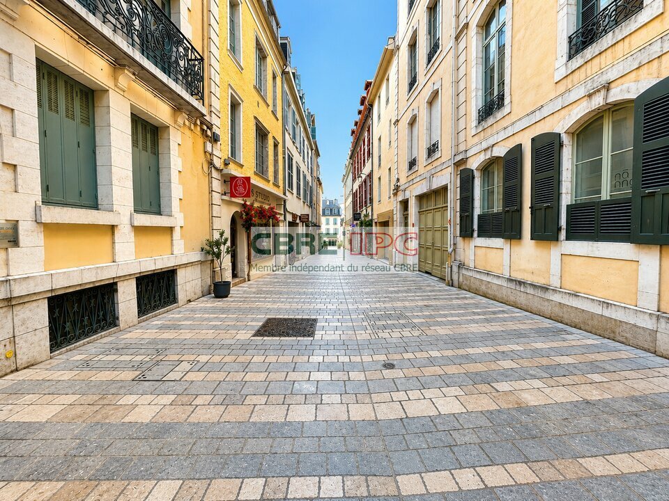 CBRE IPC Immobilier d'entreprise CESSION DAB Local commercial  PAU 8343JF