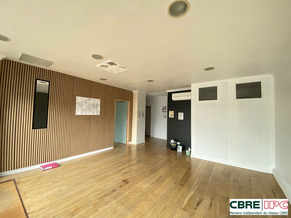 CBRE IPC Immobilier d'entreprise LOCATION Local commercial  ANGLET 20260408FD