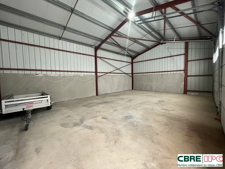 CBRE IPC Immobilier d'entreprise LOCATION Local d'activités BARDOS 8295PC