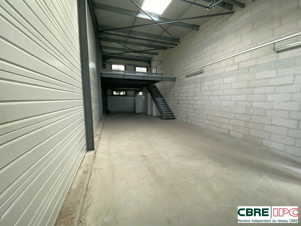 CBRE IPC Immobilier d'entreprise LOCATION Local d'activités  MOUGUERRE 8304PC