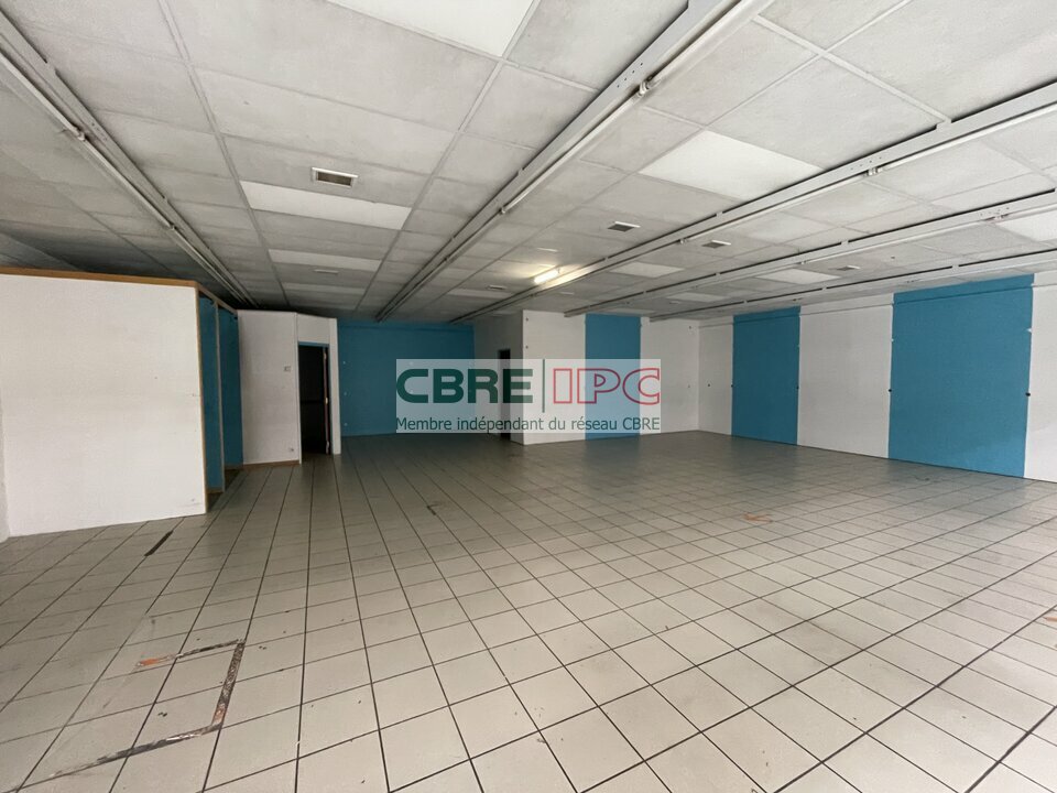 CBRE IPC Immobilier d'entreprise LOCATION Local commercial  PAU 8316JF
