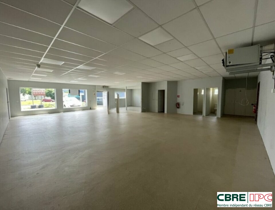 CBRE IPC Immobilier d'entreprise LOCATION Local d'activités  LESCAR 8317FL
