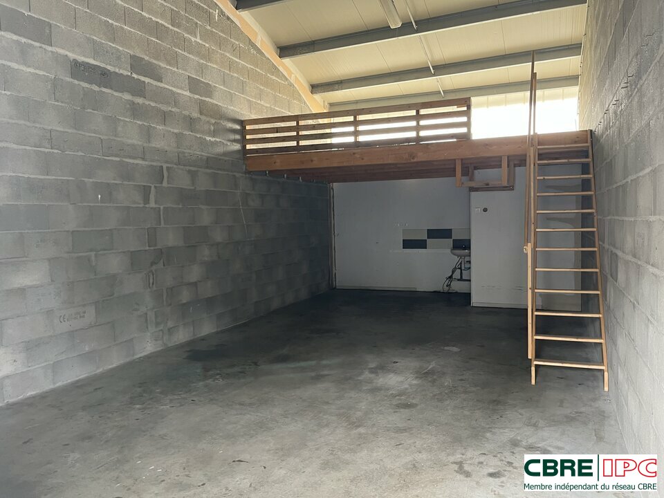 CBRE IPC Immobilier d'entreprise LOCATION Local d'activités  BOUCAU 8351PC2