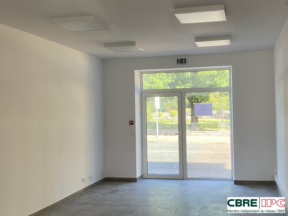 CBRE IPC Immobilier d'entreprise LOCATION Bureau  SAINT PAUL LES DAX 8354YA