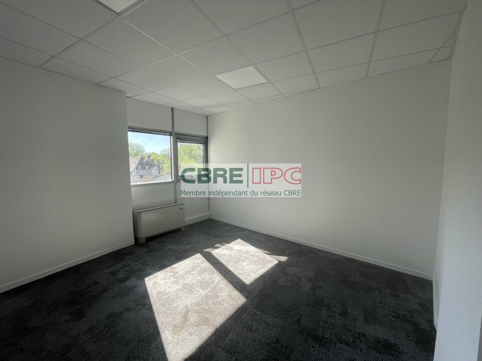 CBRE IPC Immobilier d'entreprise LOCATION Bureau PAU 7517FL