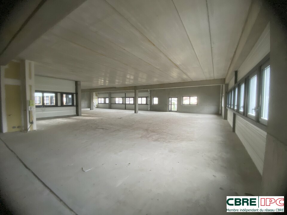 CBRE IPC Immobilier d'entreprise LOCATION Local commercial  DAX 7635YA9
