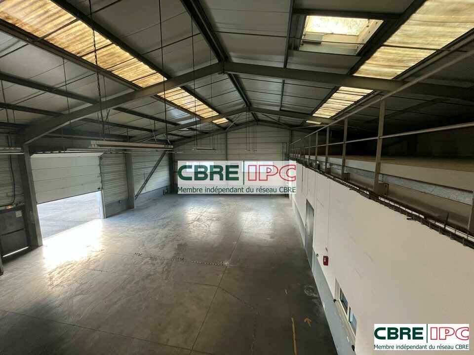 CBRE IPC Immobilier d'entreprise LOCATION Local d'activités  ANGLET 7944PC