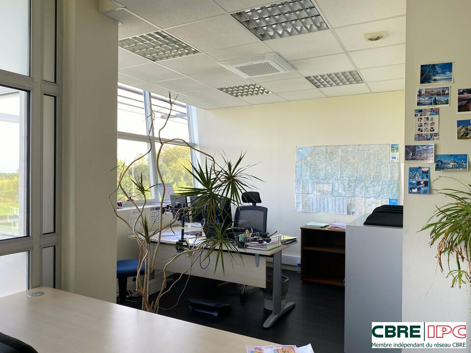CBRE IPC Immobilier d'entreprise LOCATION Bureau ANGLET 7952FD