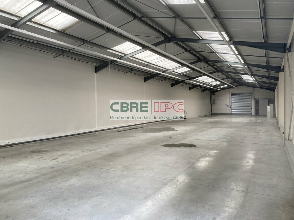 CBRE IPC Immobilier d'entreprise LOCATION Local commercial  SAINT PIERRE DU MONT 7971YA