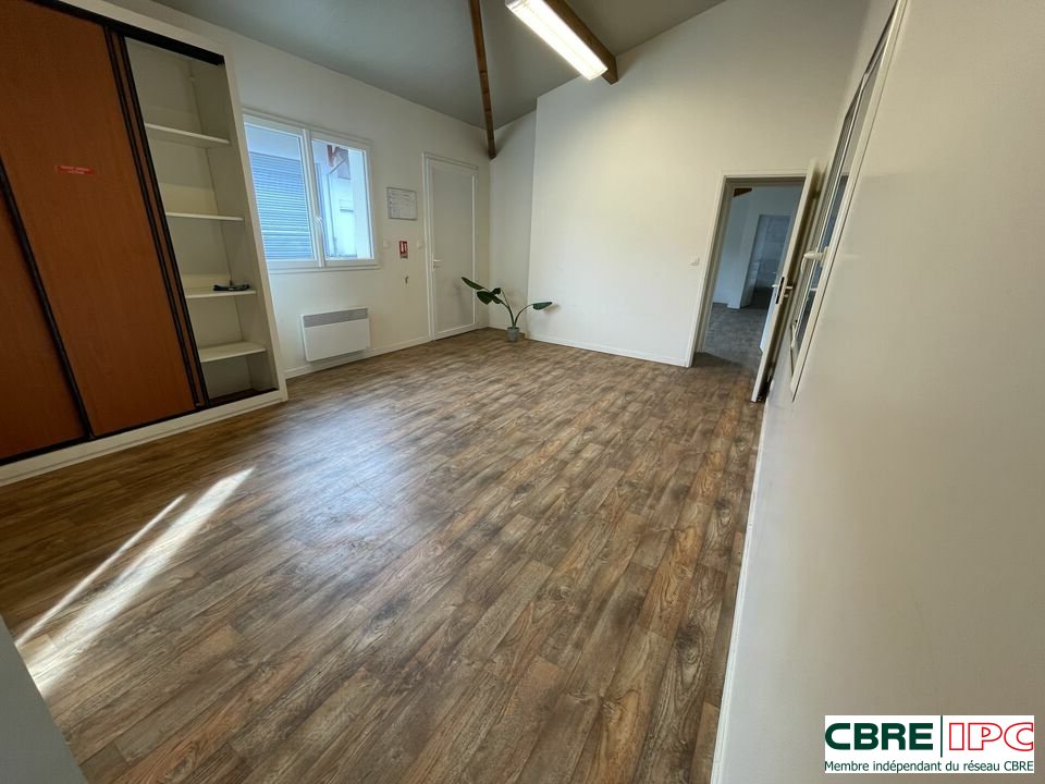 CBRE IPC Immobilier d'entreprise LOCATION Local d'activités USTARITZ 8069SD/EL