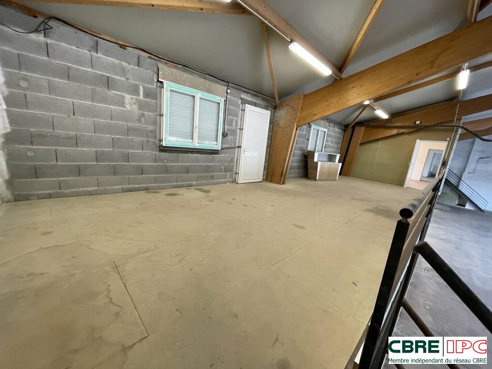CBRE IPC Immobilier d'entreprise LOCATION Local d'activités USTARITZ 8069SD/EL