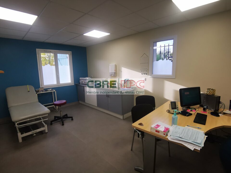 CBRE IPC Immobilier d'entreprise LOCATION Bureau  MORLAAS 8115FL/JF