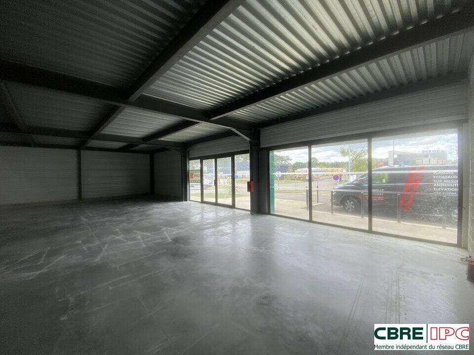 CBRE IPC Immobilier d'entreprise LOCATION Local commercial  MEES 8147YA