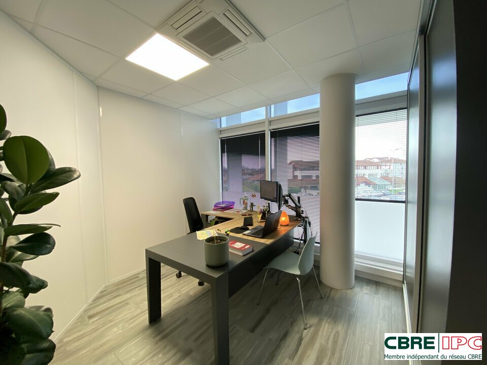CBRE IPC Immobilier d'entreprise VENTE Bureau ANGLET 8151FD