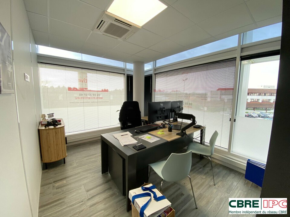 CBRE IPC Immobilier d'entreprise VENTE Bureau ANGLET 8151FD