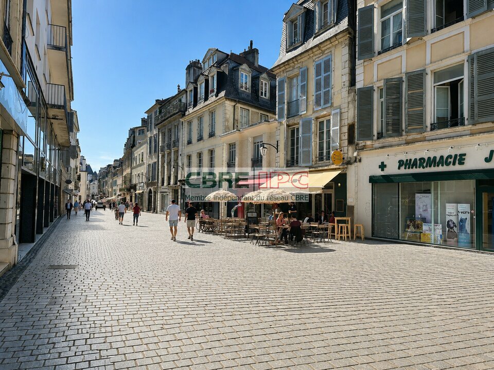 CBRE IPC Immobilier d'entreprise LOCATION Local commercial  PAU 8177FL