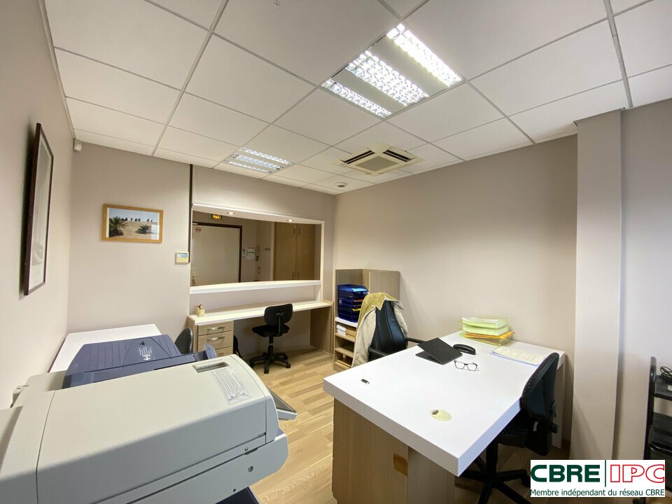CBRE IPC Immobilier d'entreprise LOCATION Bureau ANGLET 8210FD