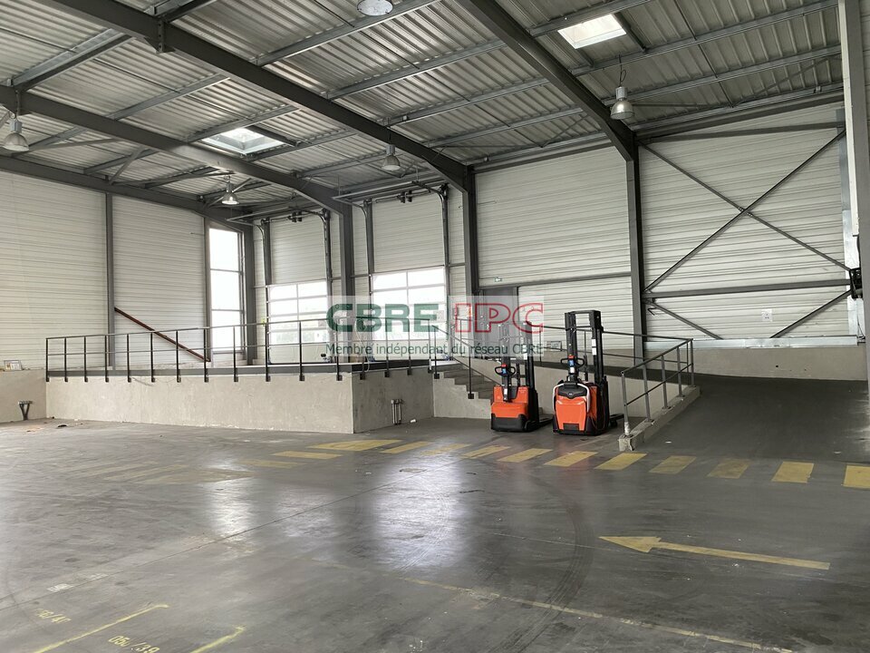 CBRE IPC Immobilier d'entreprise VENTE Local d'activités SAINT AVIT 8246YA