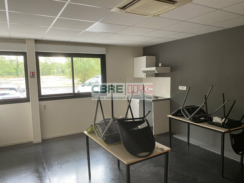 CBRE IPC Immobilier d'entreprise VENTE Local d'activités SAINT AVIT 8246YA