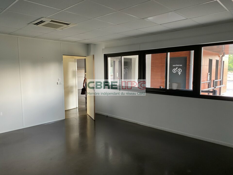 CBRE IPC Immobilier d'entreprise VENTE Local d'activités SAINT AVIT 8246YA