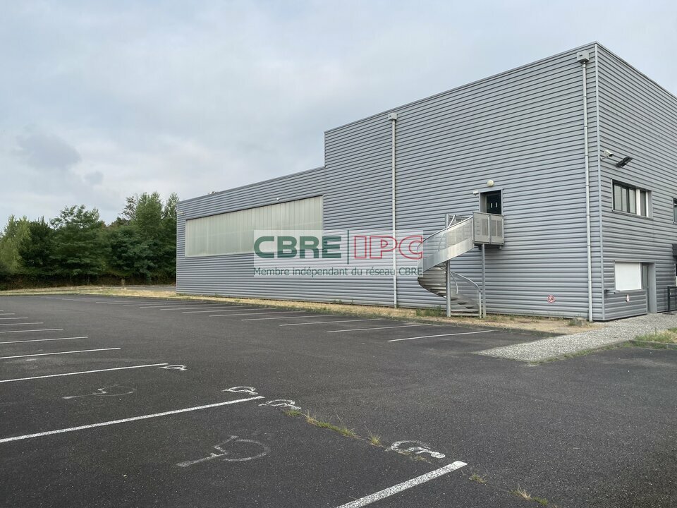 CBRE IPC Immobilier d'entreprise VENTE Local d'activités  SAINT AVIT 8246YA