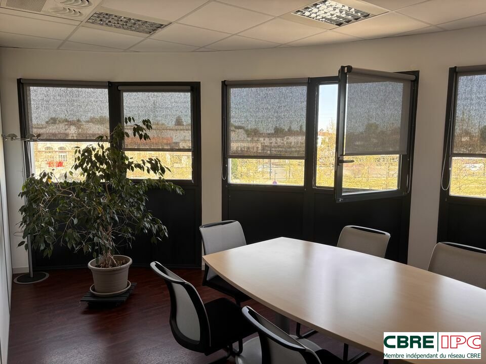 CBRE IPC Immobilier d'entreprise LOCATION Bureau  DAX 8274YA
