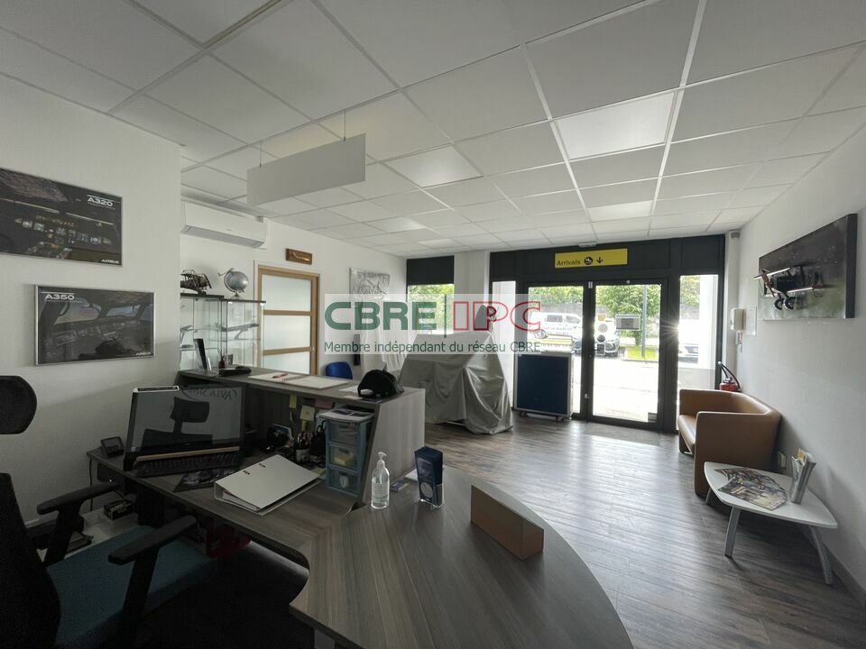 CBRE IPC Immobilier d'entreprise LOCATION Local commercial  IDRON OUSSE SENDETS 8313JF