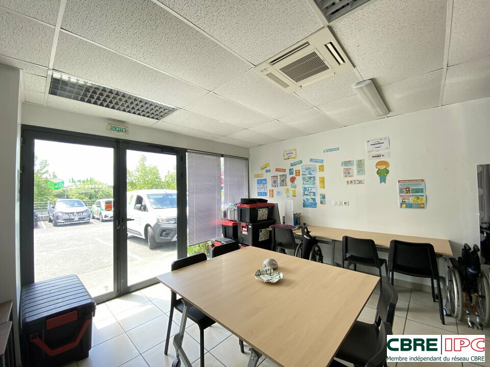 CBRE IPC Immobilier d'entreprise LOCATION Local commercial  SAINT PIERRE D IRUBE 8318FD