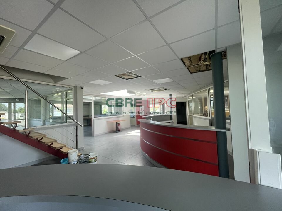 CBRE IPC Immobilier d'entreprise VENTE Local d'activités  AURIAC 8322FL