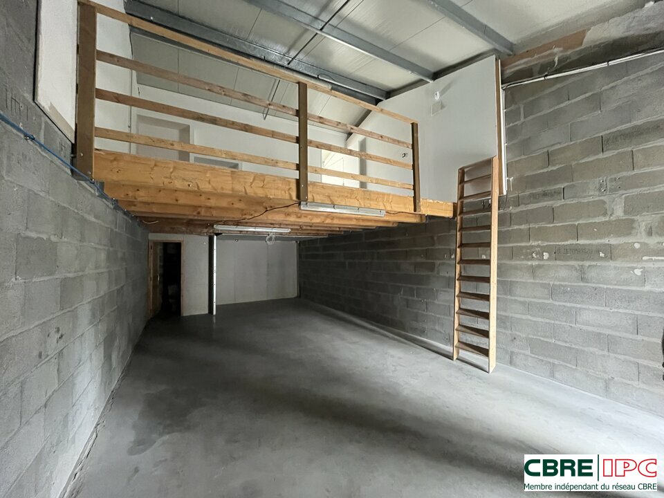 CBRE IPC Immobilier d'entreprise LOCATION Local d'activités  BOUCAU 8351PC3