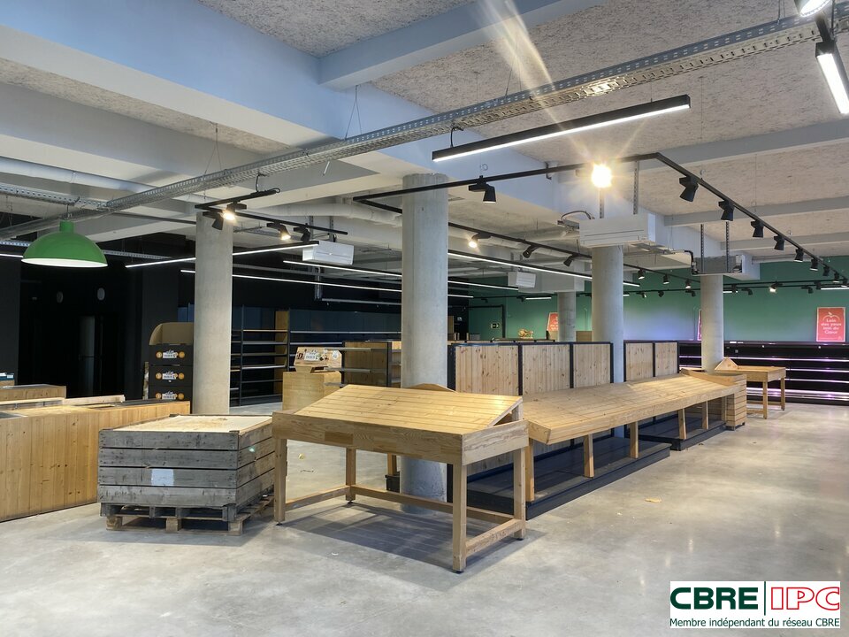 CBRE IPC Immobilier d'entreprise LOCATION Local commercial  DAX 8375YA