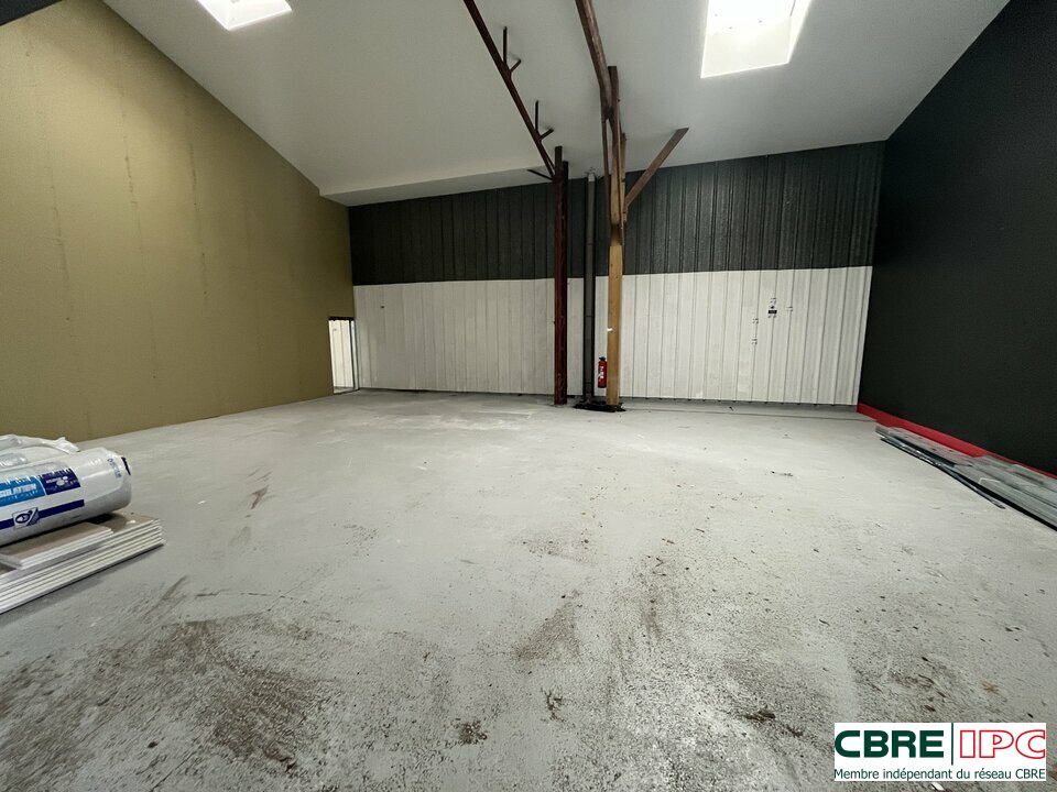 CBRE IPC Immobilier d'entreprise LOCATION Local d'activités  ANGLET 8387PC2