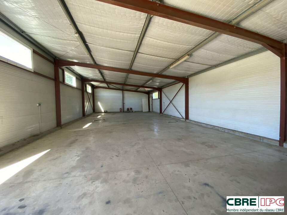 CBRE IPC Immobilier d'entreprise LOCATION Local d'activités MEES 8399YA