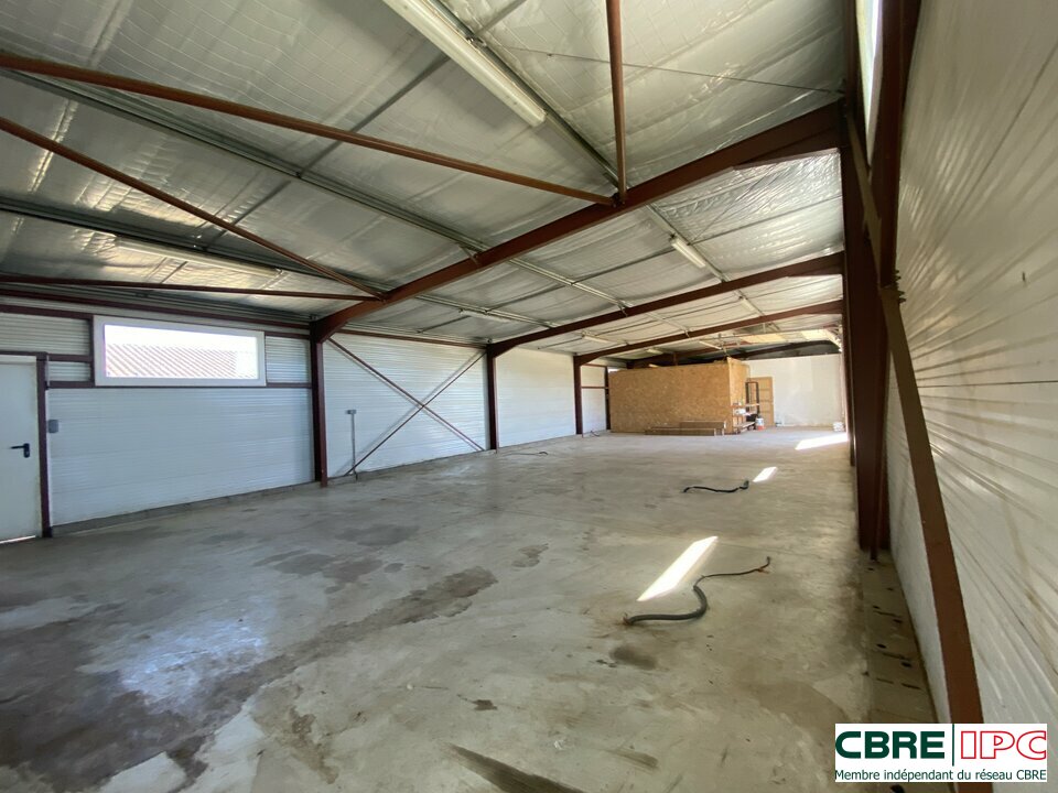 CBRE IPC Immobilier d'entreprise LOCATION Local d'activités MEES 8399YA