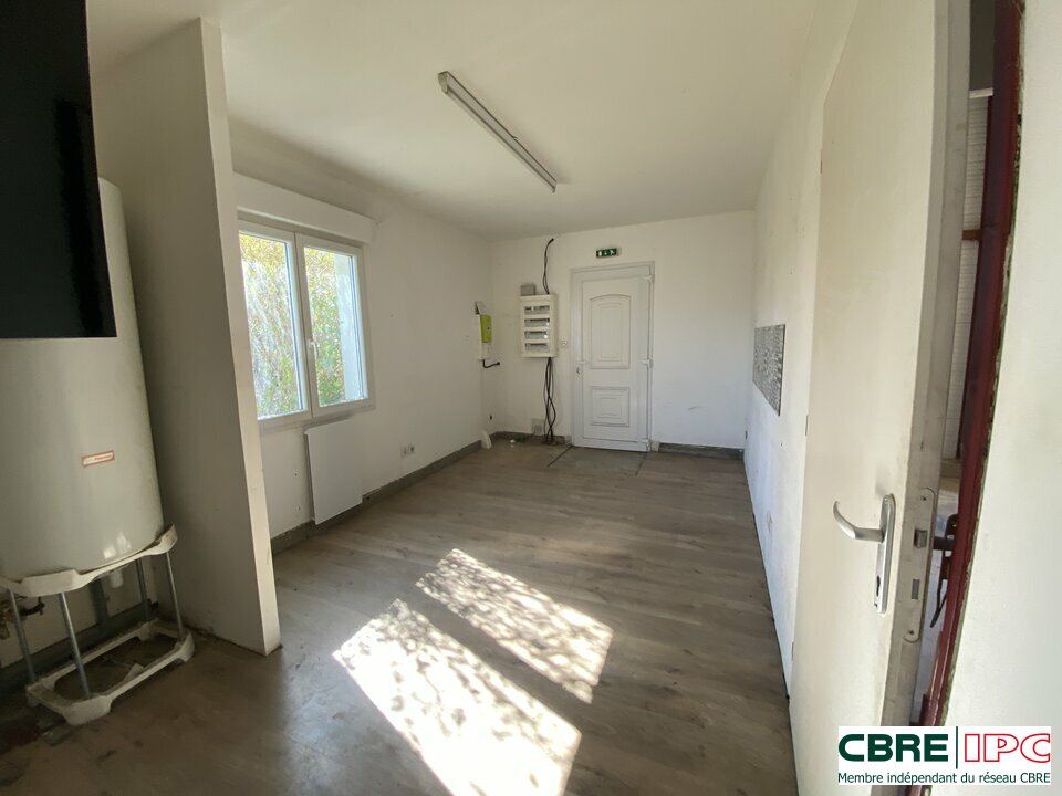 CBRE IPC Immobilier d'entreprise LOCATION Local d'activités MEES 8399YA
