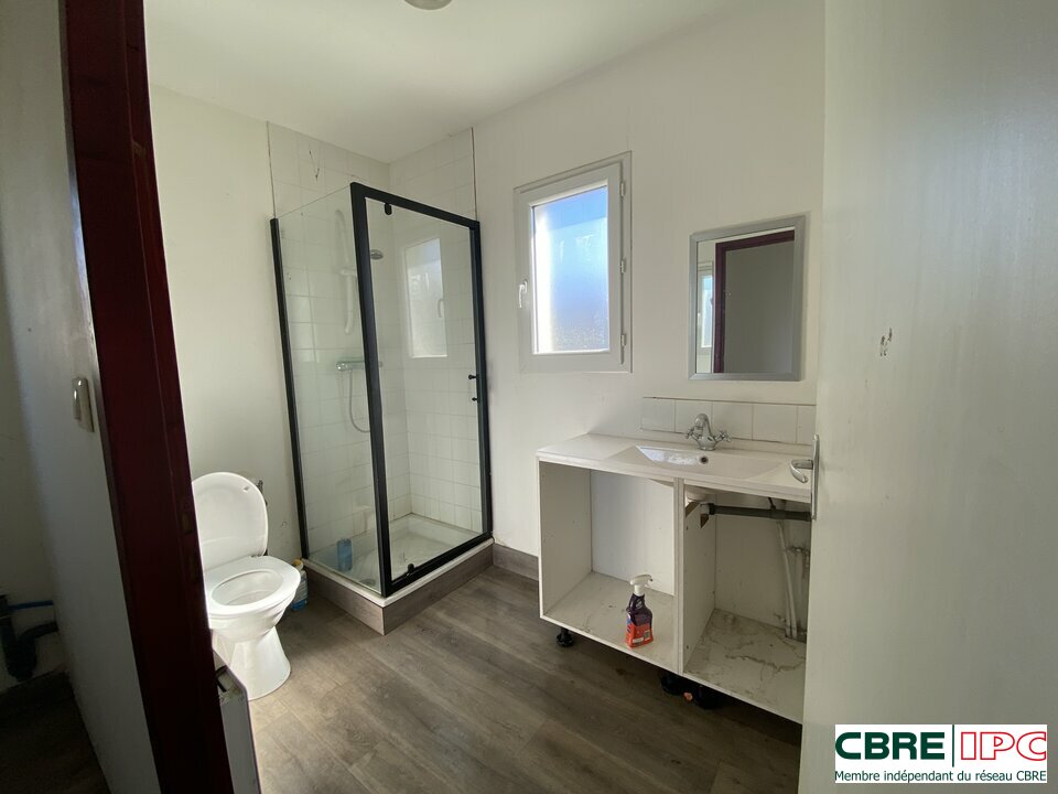 CBRE IPC Immobilier d'entreprise LOCATION Local d'activités MEES 8399YA